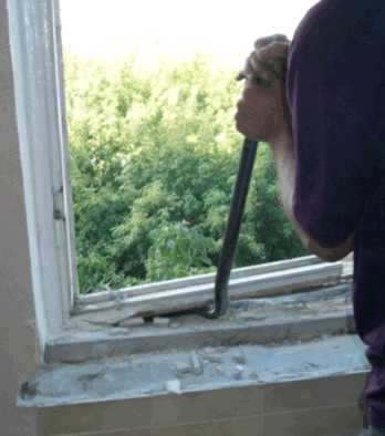 Как выломать старое деревянное окно